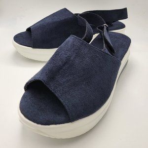 Blue slide on sandals Women's small 6-7